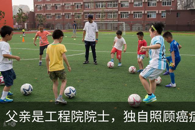 父亲是工程院院士，独自照顾癌症母亲，入职央视18年的他至今未婚